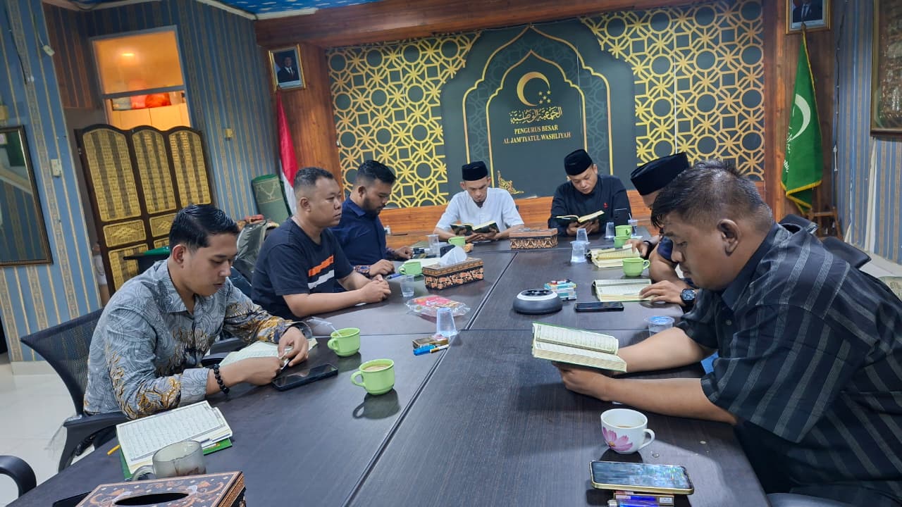 PP HIMMAH ISTIQOMAH PERKUAT INTELEKTUALITAS DAN SPIRITUAL PENGURUS LEWAT 'HIMMAH MENGAJI'